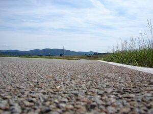 Hier tut sich nichts: Die Straße zwischen Lintach und Raigering